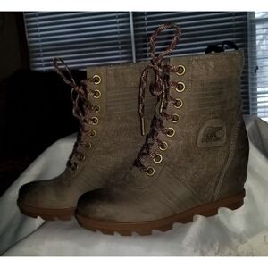 Sorel Lexie Wedge Khaki Boot - Women's Size 8